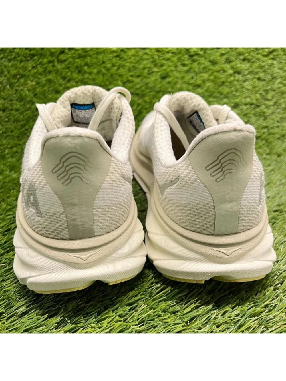 Hoka One One Clifton 9 GTX Mens Size 8 Ivory Athletic Running Shoes Sneakers